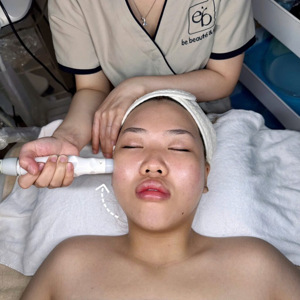 Làm sạch da mặt